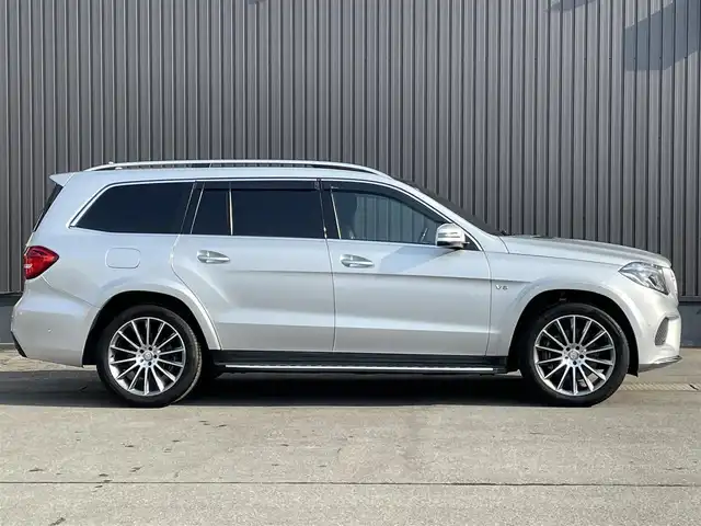 メルセデス・ベンツ ＧＬＳ５５０ 4マチックスポーツ 青森県 2016(平28)年 3.9万km イリジウムシルバー 純正ナビ/(フルセグTV/CD/DVD/Bluetooth)/harman/kardonスピーカー/全周囲カメラ/ブラインドスポットモニター/ETC/電動リアゲート/前席メモリー付きパワーシート/シートヒーター/前後ドライブレコーダー/ルーフレール/サンルーフ/前後コーナーセンサー/レーンキープアシスト/アダプティブクルーズコントロール/レザーシート/純正アルミホイール/純正フロアマット/4WD/スマートキー/プッシュエンジンスタート