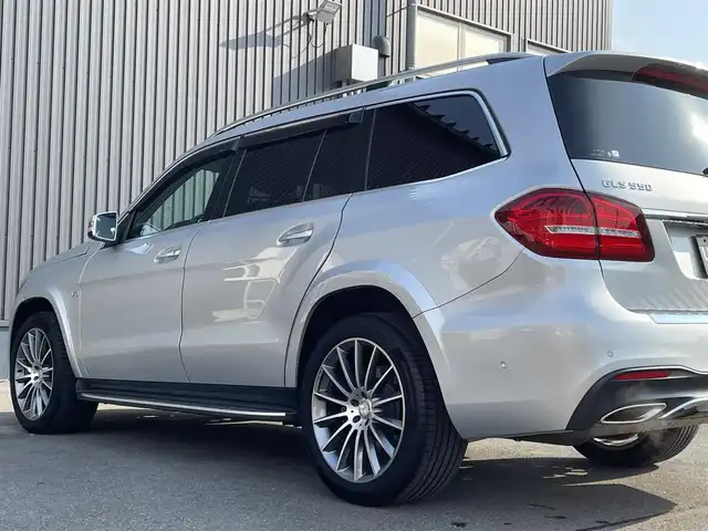 メルセデス・ベンツ ＧＬＳ５５０ 4マチックスポーツ 青森県 2016(平28)年 3.9万km イリジウムシルバー 純正ナビ/(フルセグTV/CD/DVD/Bluetooth)/harman/kardonスピーカー/全周囲カメラ/ブラインドスポットモニター/ETC/電動リアゲート/前席メモリー付きパワーシート/シートヒーター/前後ドライブレコーダー/ルーフレール/サンルーフ/前後コーナーセンサー/レーンキープアシスト/アダプティブクルーズコントロール/レザーシート/純正アルミホイール/純正フロアマット/4WD/スマートキー/プッシュエンジンスタート