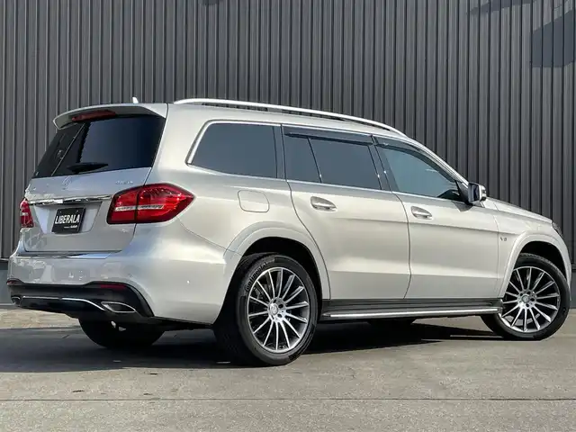 メルセデス・ベンツ ＧＬＳ５５０ 4マチックスポーツ 青森県 2016(平28)年 3.9万km イリジウムシルバー 純正ナビ/(フルセグTV/CD/DVD/Bluetooth)/harman/kardonスピーカー/全周囲カメラ/ブラインドスポットモニター/ETC/電動リアゲート/前席メモリー付きパワーシート/シートヒーター/前後ドライブレコーダー/ルーフレール/サンルーフ/前後コーナーセンサー/レーンキープアシスト/アダプティブクルーズコントロール/レザーシート/純正アルミホイール/純正フロアマット/4WD/スマートキー/プッシュエンジンスタート
