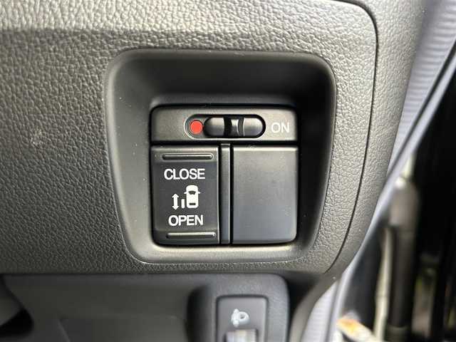 ホンダ Ｎ ＢＯＸ G Lパッケージ 鹿児島県 2016(平28)年 6.8万km クリスタルブラックパール エマージェンシーストップシグナル/シティブレーキアクティブシステム/アイドリングストップ/ECONモード/片側パワースライドドア/純正メモリナビ【VXM-164VFi】/（CD/DVD/フルセグ/Bluetooth/SD/iPod）/バックカメラ/ビルトインETC/社外前方ドライブレコーダー/ステアリングリモコン/チップアップシート/純正LEDヘッドライト/純正フロアマット
