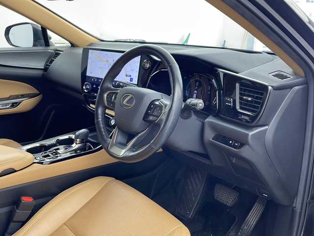 レクサス ＮＸ 250 バージョンL 兵庫県 2022(令4)年 5.4万km グラファイトブラックガラスフレーク ・純正14インチナビ（フルセグ・BT・USB・Miracast）/・全方位カメラ/・ビルトインETC2.0/・前後ドライブレコーダー/・デジタルインナーミラー/・レーンディパーチャーアラート/・クリアランスソナー/・パーキングサポートブレーキ/・ブラインドスポットモニター/・安心降車アシスト/・リヤトラフィックアラート/・リアカメラディテクション/・ロードサインアシスト/・プロアクティブドライビングアシスト/・ヘッドアップディスプレイ/・レーダークルーズコントロール/・オートマチックハイビーム/・レーンチェンジアシスト/・プリクラッシュセーフティ/・フロントクロストラフィックアラート/・発進遅れ告知/・LEDオートライト/・フォグランプ/・パドルシフト/・ステアリングリモコン/・電動リアゲート/・レザーシート/・パワーシート/・シートヒーター/・シートクーラー/・メモリシート/・置くだけ充電/・純正20インチアルミホイール/・純正フロアマット/・ブレーキホールド/・電動パーキングブレーキ/・ステアリングヒーター/・スマートキー/・プッシュスタート/・W＋サイド＋カーテンエアバック