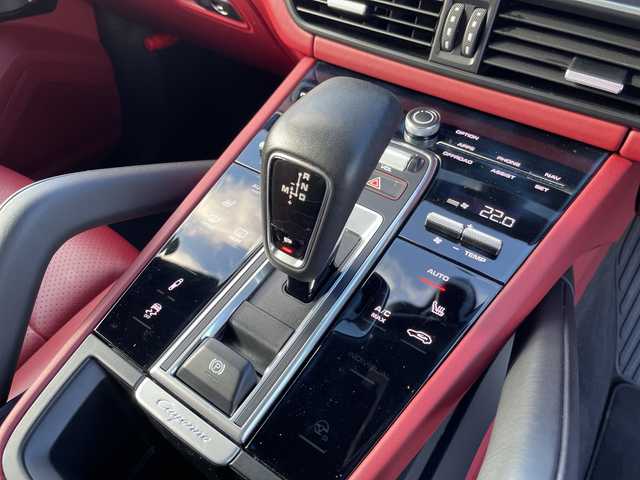 ポルシェ カイエン S 東京都 2019(平31)年 3万km 青 ワンオーナー/赤レザーシート/シートヒーター/電動パワーシート/スマートキー/プッシュスタート/スポーツクロノパッケージ/前後ドライブレコーダー/純正ナビ/360°カメラ/AppleCarPlay/ETC2.0/アダプティブクルーズコントロール/ブラインドスポットモニター/レーンキープアシスト/衝突被害軽減ブレーキ/パドルシフト/パワーバックドア/パークアシスト