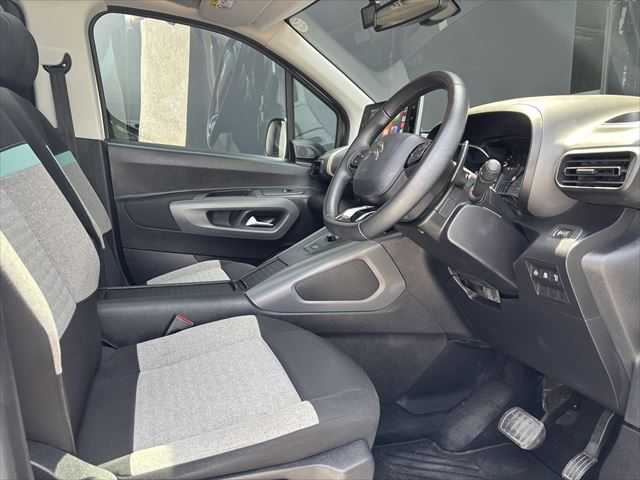 シトロエン ベルランゴ シャイン 和歌山県 2021(令3)年 6万km 白 ガラスルーフ /AppleCarPlay /BSM /Bカメラ /アクティブセーフティブレーキ /アクティブクルーズコントロール /ドラレコ /パドルシフト /パーキングセンサー /スマートキー /プッシュスタート /純16incAW /ETC