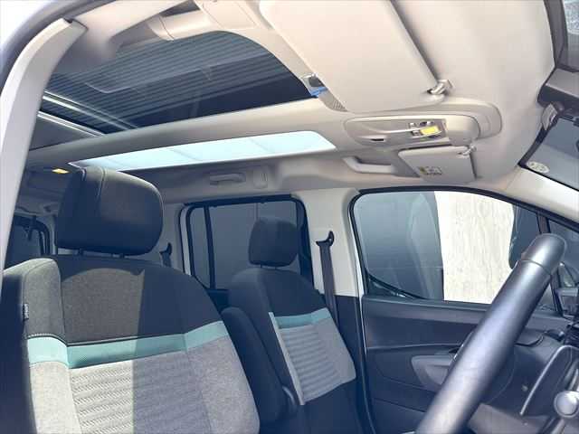 シトロエン ベルランゴ シャイン 和歌山県 2021(令3)年 6万km 白 ガラスルーフ /AppleCarPlay /BSM /Bカメラ /アクティブセーフティブレーキ /アクティブクルーズコントロール /ドラレコ /パドルシフト /パーキングセンサー /スマートキー /プッシュスタート /純16incAW /ETC