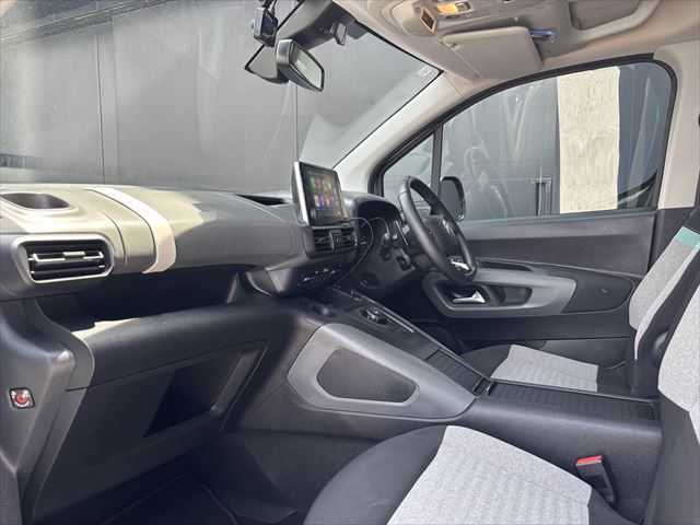 シトロエン ベルランゴ シャイン 和歌山県 2021(令3)年 6万km 白 ガラスルーフ /AppleCarPlay /BSM /Bカメラ /アクティブセーフティブレーキ /アクティブクルーズコントロール /ドラレコ /パドルシフト /パーキングセンサー /スマートキー /プッシュスタート /純16incAW /ETC