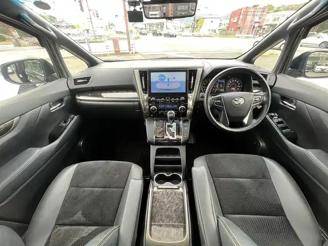 トヨタ アルファード S タイプゴールドⅡ 京都府 2021(令3)年 3.2万km ブラック  ワンオーナー/ トヨタセーフティセンス/ モデリスタエアロキット/・　モデリスタマフラー/ ツインムーンルーフ/ 3眼LEDヘッドライト/・　シーケンシャルターンランプ/ デジタルインナーミラー/ 専用ハーフレザーシート/ メーカーOP10.5インチディスプレイオーディオ/・　JBLプレミアムサウンドシステム/・　パノラミックビューモニター/・　ナビキット/・　フルセグTV/BTオーディオ/・　DVD再生/ 純正13.3インチフリップダウンモニター/ 両側パワースライドドア/ ドライブレコーダー/ ビルトインETC2.0/ クリアランスソナー/ パーキングアシスト/ クルーズコントロール/ 純正18インチアルミホイール/ スマートキー２個/ ２列目オットマン/ 純正フロアマット/ ドアバイザー/ 車両取説/ 新車時保証書