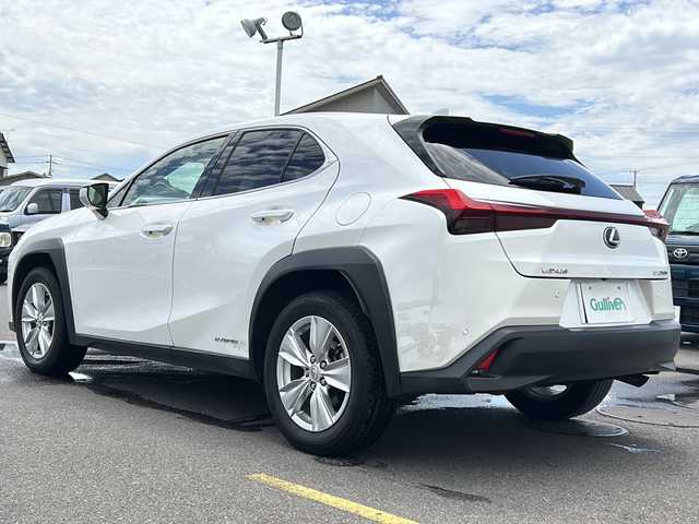 レクサス ＵＸ 250h バージョンC 香川県 2020(令2)年 6.1万km ソニッククォーツ 純正ナビ/・全方位バックカメラ/・フルセグTV/・DVD再生機能付き/・Bluetooth接続/電動リア/シートポジンションメモリ/パワーシート【D+N席】/シートヒーター/ステアリングヒーター/LEDヘッドライト/スマートキー/レーントレーシング機能/ブラインドスポットモニター/PCS/PKSA/HUD/先行発車告知/オートライト/オートマチックハイビーム/前後コーナーセンサー/スタートボタン/純正アルミ/ETC2.0/取り扱い説明書