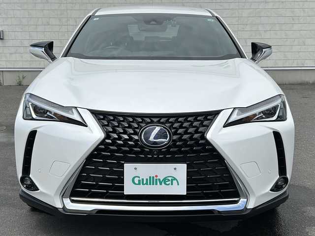 レクサス ＵＸ 250h バージョンC 香川県 2020(令2)年 6.1万km ソニッククォーツ 純正ナビ/・全方位バックカメラ/・フルセグTV/・DVD再生機能付き/・Bluetooth接続/電動リア/シートポジンションメモリ/パワーシート【D+N席】/シートヒーター/ステアリングヒーター/LEDヘッドライト/スマートキー/レーントレーシング機能/ブラインドスポットモニター/PCS/PKSA/HUD/先行発車告知/オートライト/オートマチックハイビーム/前後コーナーセンサー/スタートボタン/純正アルミ/ETC2.0/取り扱い説明書