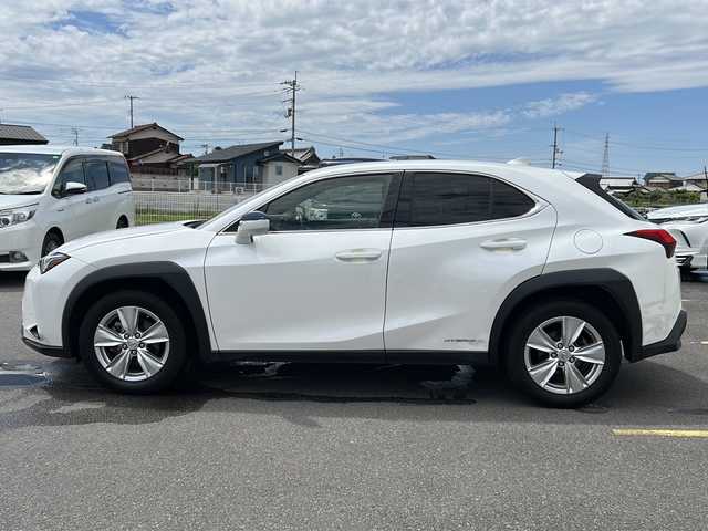 レクサス ＵＸ 250h バージョンC 香川県 2020(令2)年 6.1万km ソニッククォーツ 純正ナビ/・全方位バックカメラ/・フルセグTV/・DVD再生機能付き/・Bluetooth接続/電動リア/シートポジンションメモリ/パワーシート【D+N席】/シートヒーター/ステアリングヒーター/LEDヘッドライト/スマートキー/レーントレーシング機能/ブラインドスポットモニター/PCS/PKSA/HUD/先行発車告知/オートライト/オートマチックハイビーム/前後コーナーセンサー/スタートボタン/純正アルミ/ETC2.0/取り扱い説明書