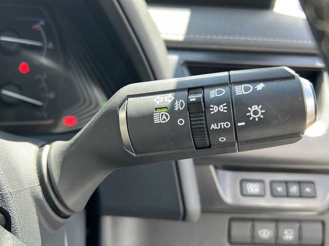 レクサス ＵＸ 250h バージョンC 香川県 2020(令2)年 6.1万km ソニッククォーツ 純正ナビ/・全方位バックカメラ/・フルセグTV/・DVD再生機能付き/・Bluetooth接続/電動リア/シートポジンションメモリ/パワーシート【D+N席】/シートヒーター/ステアリングヒーター/LEDヘッドライト/スマートキー/レーントレーシング機能/ブラインドスポットモニター/PCS/PKSA/HUD/先行発車告知/オートライト/オートマチックハイビーム/前後コーナーセンサー/スタートボタン/純正アルミ/ETC2.0/取り扱い説明書