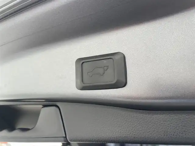 トヨタ ＲＡＶ４ G 富山県 2022(令4)年 8.2万km グレーメタリック 黒革／/純正８インチナビ／/フルセグＴＶ／/Ｂｌｕｅｔｏｏｔｈ／/ＤＶＤ再生／/バックカメラ／/パワーバックドア／/レーダークルーズコントロール／/レーンキープアシスト／/ブラインドスポットモニター／/ＬＥＤオートライト/オートマチックハイビーム/運転席パワーシート/運転席シートヒーター/助手席シートヒーター/運転席エアシート/助手席エアシート/ステアリングヒーター/純正ドライブレコーダー/ビルトインETC