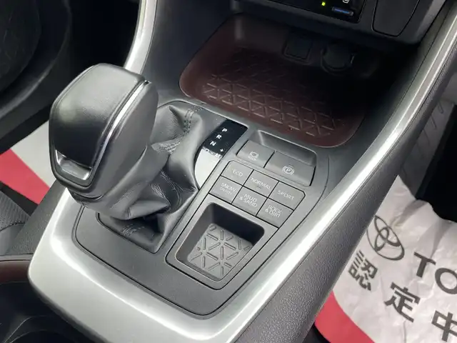 トヨタ ＲＡＶ４ G 富山県 2022(令4)年 8.2万km グレーメタリック 黒革／/純正８インチナビ／/フルセグＴＶ／/Ｂｌｕｅｔｏｏｔｈ／/ＤＶＤ再生／/バックカメラ／/パワーバックドア／/レーダークルーズコントロール／/レーンキープアシスト／/ブラインドスポットモニター／/ＬＥＤオートライト/オートマチックハイビーム/運転席パワーシート/運転席シートヒーター/助手席シートヒーター/運転席エアシート/助手席エアシート/ステアリングヒーター/純正ドライブレコーダー/ビルトインETC