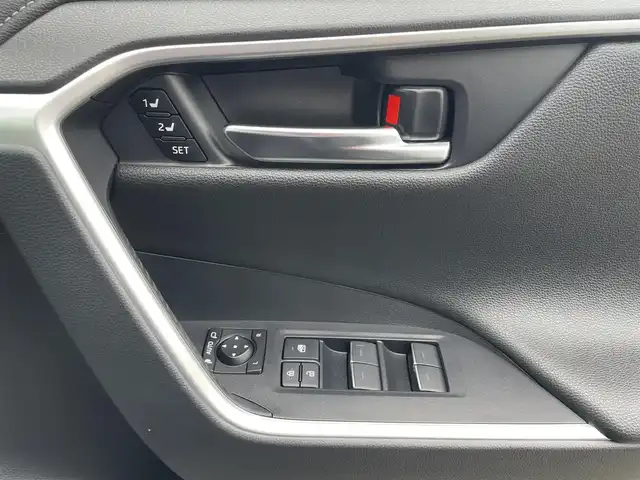 トヨタ ＲＡＶ４ G 富山県 2022(令4)年 8.2万km グレーメタリック 黒革／/純正８インチナビ／/フルセグＴＶ／/Ｂｌｕｅｔｏｏｔｈ／/ＤＶＤ再生／/バックカメラ／/パワーバックドア／/レーダークルーズコントロール／/レーンキープアシスト／/ブラインドスポットモニター／/ＬＥＤオートライト/オートマチックハイビーム/運転席パワーシート/運転席シートヒーター/助手席シートヒーター/運転席エアシート/助手席エアシート/ステアリングヒーター/純正ドライブレコーダー/ビルトインETC