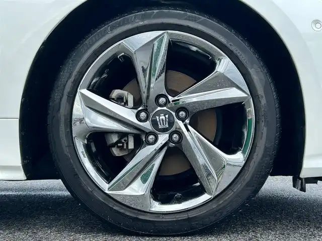 トヨタ クラウン ハイブリッド RS アドバンス 滋賀県 2019(平31)年 4万km ホワイトパールクリスタルシャイン ガソリン（ハイブリッド）/2WD(FR)/CVT/電動ムーンルーフ/8インチ純正ナビ/(FM/AM/CD/DVD/フルセグTV/Bluetooth)/パノラミックビューモニター/バックカメラ/ETC/前後ドライブレコーダー/デジタルインナーミラー/ＴｏｙｏｔａＳａｆｅｔｙＳｅｎｓｅ/・プリクラッシュブレーキアシスト	/・レーンキープアシスト	/・レーダークルーズコントロール/・標識検知機能	/運転席・助手席シートヒーター/電動格納ミラー/電動パーキング/ブレーキホールド/革巻きステアリング/ステアリングスイッチ/ステアリングヒーター/パドルシフト/オートライト/LEDヘッドライト/フロントフォグ/オートマチックハイビーム/フルオートエアコン/プッシュスタート/スマートキー/シートメモリ/USB端子