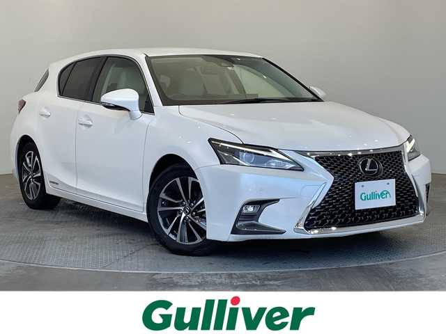 レクサス ＣＴ 200h バージョンC 栃木県 2022(令4)年 1.9万km ソニッククォーツ 純正ナビ/(フルセグTV・Bluetooth・CD・DVD・Blu-ray・AUX)/バックカメラ/レクサスセーフティシステム+/ ・衝突軽減システム/ ・レーンキープアシスト/ ・アダプティブクルーズコントロール/ ・オートハイビーム/前席パワーシート/運転席メモリシート/前席シートヒーター/合皮シート/パドルシフト/ステアリングヒーター/LEDヘッドライト/オートライト/スマートキー/スペアキー/カードキー/社外フロアマット/純正アルミホイール/取扱説明書/保証書