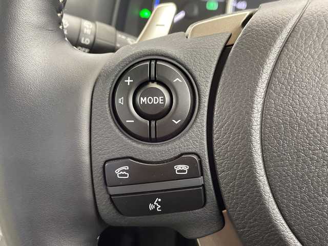 レクサス ＣＴ 200h バージョンC 栃木県 2022(令4)年 1.9万km ソニッククォーツ 純正ナビ/(フルセグTV・Bluetooth・CD・DVD・Blu-ray・AUX)/バックカメラ/レクサスセーフティシステム+/ ・衝突軽減システム/ ・レーンキープアシスト/ ・アダプティブクルーズコントロール/ ・オートハイビーム/前席パワーシート/運転席メモリシート/前席シートヒーター/合皮シート/パドルシフト/ステアリングヒーター/LEDヘッドライト/オートライト/スマートキー/スペアキー/カードキー/社外フロアマット/純正アルミホイール/取扱説明書/保証書
