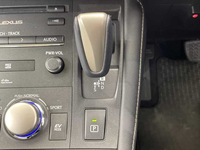 レクサス ＣＴ 200h バージョンC 栃木県 2022(令4)年 1.9万km ソニッククォーツ 純正ナビ/(フルセグTV・Bluetooth・CD・DVD・Blu-ray・AUX)/バックカメラ/レクサスセーフティシステム+/ ・衝突軽減システム/ ・レーンキープアシスト/ ・アダプティブクルーズコントロール/ ・オートハイビーム/前席パワーシート/運転席メモリシート/前席シートヒーター/合皮シート/パドルシフト/ステアリングヒーター/LEDヘッドライト/オートライト/スマートキー/スペアキー/カードキー/社外フロアマット/純正アルミホイール/取扱説明書/保証書