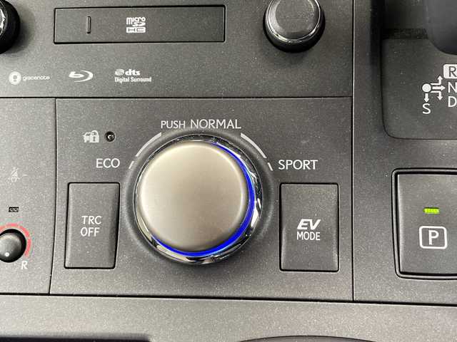 レクサス ＣＴ 200h バージョンC 栃木県 2022(令4)年 1.9万km ソニッククォーツ 純正ナビ/(フルセグTV・Bluetooth・CD・DVD・Blu-ray・AUX)/バックカメラ/レクサスセーフティシステム+/ ・衝突軽減システム/ ・レーンキープアシスト/ ・アダプティブクルーズコントロール/ ・オートハイビーム/前席パワーシート/運転席メモリシート/前席シートヒーター/合皮シート/パドルシフト/ステアリングヒーター/LEDヘッドライト/オートライト/スマートキー/スペアキー/カードキー/社外フロアマット/純正アルミホイール/取扱説明書/保証書