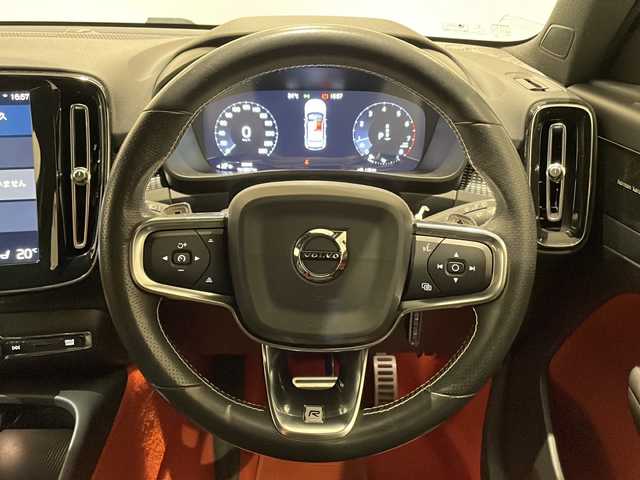 ボルボ ＸＣ４０ T5 AWD Rデザイン 新潟県 2020(令2)年 3.2万km クリスタルホワイトP チルトアップ機構付電動ガラス・サンルーフ/ハーマンカードンサウンドシステム/13スピーカー/純正HDDナビ/・フルセグ/ラジオ/BT/全方位カメラ/前後ドライブレコーダー/オートクルーズコントロール/Rデザイン専用ハーフレザーシート/Rデザイン専用ルーフレール/Rデザイン専用Fグリル・バンパー・オーバーフェンダー/Ｒデザイン専用スポーツサスペンション/前後クリアランスソナー/パワーシート（D/N）/・D席メモリー付/パワーバックドア/シートヒーター/ハンドルヒーター/ミラーヒーター/本革巻きステアリング/ブラインドスポットモニター/アクティブ・ベンディング・ライト/レーンキープアシスト/アイドリングストップ/スマートキー/プッシュスタート/純正19インチアルミホイール/純正フロアマット