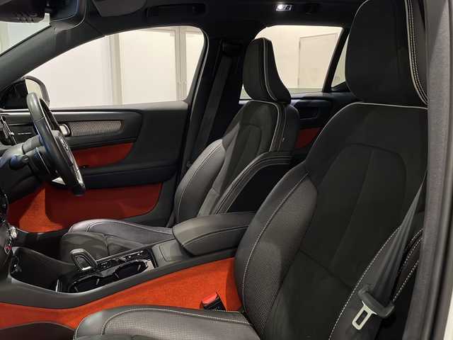 ボルボ ＸＣ４０ T5 AWD Rデザイン 新潟県 2020(令2)年 3.2万km クリスタルホワイトP チルトアップ機構付電動ガラス・サンルーフ/ハーマンカードンサウンドシステム/13スピーカー/純正HDDナビ/・フルセグ/ラジオ/BT/全方位カメラ/前後ドライブレコーダー/オートクルーズコントロール/Rデザイン専用ハーフレザーシート/Rデザイン専用ルーフレール/Rデザイン専用Fグリル・バンパー・オーバーフェンダー/Ｒデザイン専用スポーツサスペンション/前後クリアランスソナー/パワーシート（D/N）/・D席メモリー付/パワーバックドア/シートヒーター/ハンドルヒーター/ミラーヒーター/本革巻きステアリング/ブラインドスポットモニター/アクティブ・ベンディング・ライト/レーンキープアシスト/アイドリングストップ/スマートキー/プッシュスタート/純正19インチアルミホイール/純正フロアマット
