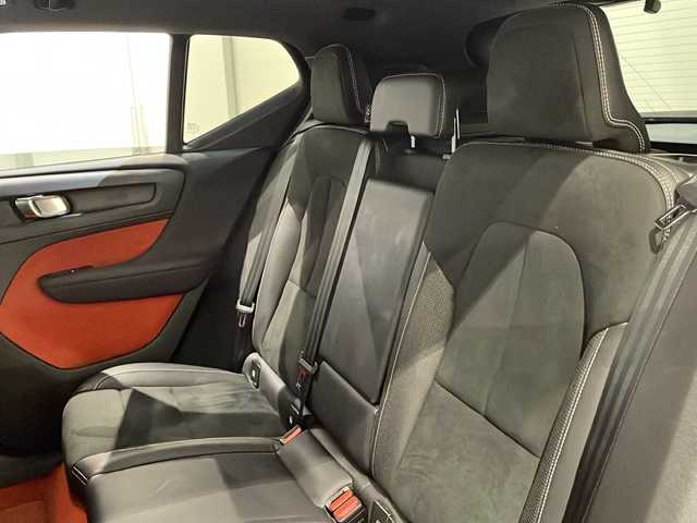 ボルボ ＸＣ４０ T5 AWD Rデザイン 新潟県 2020(令2)年 3.2万km クリスタルホワイトP チルトアップ機構付電動ガラス・サンルーフ/ハーマンカードンサウンドシステム/13スピーカー/純正HDDナビ/・フルセグ/ラジオ/BT/全方位カメラ/前後ドライブレコーダー/オートクルーズコントロール/Rデザイン専用ハーフレザーシート/Rデザイン専用ルーフレール/Rデザイン専用Fグリル・バンパー・オーバーフェンダー/Ｒデザイン専用スポーツサスペンション/前後クリアランスソナー/パワーシート（D/N）/・D席メモリー付/パワーバックドア/シートヒーター/ハンドルヒーター/ミラーヒーター/本革巻きステアリング/ブラインドスポットモニター/アクティブ・ベンディング・ライト/レーンキープアシスト/アイドリングストップ/スマートキー/プッシュスタート/純正19インチアルミホイール/純正フロアマット