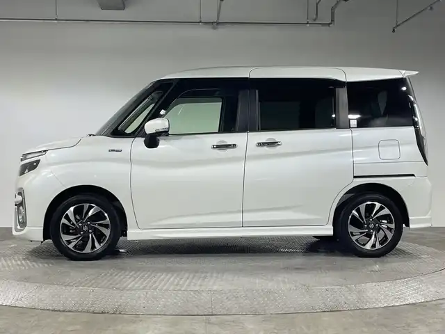 スズキ ソリオ バンディット HV MV 神奈川県 2021(令3)年 2.3万km ピュアホワイトP スズキセーフティサポート/・デュアルセンサーブレーキサポート/・誤発進抑制機能/・車線逸脱警報機能/・先行車発進お知らせ機能/・標識認識機能/・ハイビームアシスト/純正10型ナビ/・BT/フルセグTV/SD/USB/CD/DVD/全方位モニター/シートヒーター(D/N)/アイドリングストップ機能/両側電動ドア/コーナーセンサー/革巻きステアリング/ステアリングスイッチ/Autoライト/アダプティブクルーズコントロール/スマートキー/スペアキー/プッシュスタートボタン/LEDライト/フォグランプ/シートリフター/電動格納ミラー/ウィンカーミラー/純正フロアマット/純正15インチアルミホイール/純正ドアバイザー