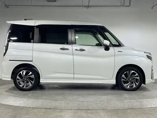 スズキ ソリオ バンディット HV MV 神奈川県 2021(令3)年 2.3万km ピュアホワイトP スズキセーフティサポート/・デュアルセンサーブレーキサポート/・誤発進抑制機能/・車線逸脱警報機能/・先行車発進お知らせ機能/・標識認識機能/・ハイビームアシスト/純正10型ナビ/・BT/フルセグTV/SD/USB/CD/DVD/全方位モニター/シートヒーター(D/N)/アイドリングストップ機能/両側電動ドア/コーナーセンサー/革巻きステアリング/ステアリングスイッチ/Autoライト/アダプティブクルーズコントロール/スマートキー/スペアキー/プッシュスタートボタン/LEDライト/フォグランプ/シートリフター/電動格納ミラー/ウィンカーミラー/純正フロアマット/純正15インチアルミホイール/純正ドアバイザー