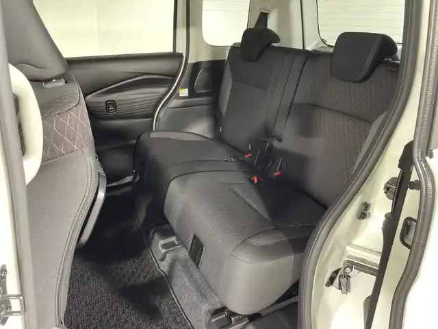 スズキ ソリオ バンディット HV MV 神奈川県 2021(令3)年 2.3万km ピュアホワイトP スズキセーフティサポート/・デュアルセンサーブレーキサポート/・誤発進抑制機能/・車線逸脱警報機能/・先行車発進お知らせ機能/・標識認識機能/・ハイビームアシスト/純正10型ナビ/・BT/フルセグTV/SD/USB/CD/DVD/全方位モニター/シートヒーター(D/N)/アイドリングストップ機能/両側電動ドア/コーナーセンサー/革巻きステアリング/ステアリングスイッチ/Autoライト/アダプティブクルーズコントロール/スマートキー/スペアキー/プッシュスタートボタン/LEDライト/フォグランプ/シートリフター/電動格納ミラー/ウィンカーミラー/純正フロアマット/純正15インチアルミホイール/純正ドアバイザー