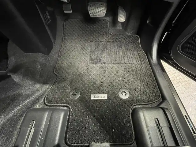 ダイハツ タント カスタム X スタイルセレクション 鹿児島県 2022(令4)年 4万km パールブラック 純正7インチワイドSDナビ/フルセグTV/BT/CD/DVD/MSV/AM/FM/バックカメラ/スマートアシスト/コーナーセンサー/両側パワースライドドア/ハーフレザーシート/前席シートヒーター/ETC/ドライブレコーダー/純正LEDヘッドライト/純正14インチアルミホイール/純正フロアマット/ドアバイザー