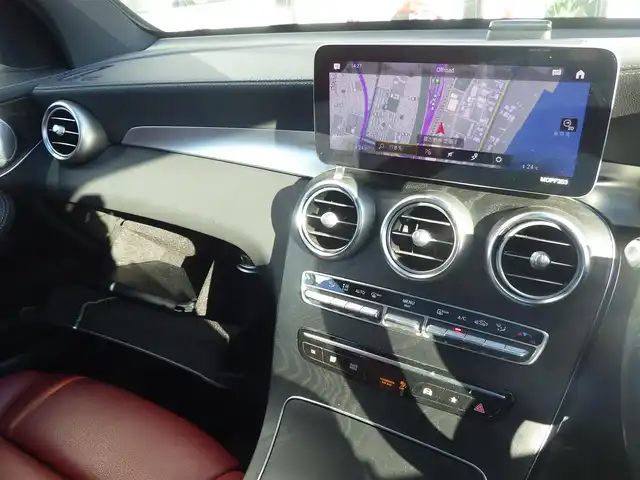 メルセデス・ベンツ ＧＬＣ３００ 4マチック AMGライン 千葉県 2020(令2)年 4.5万km ダイヤモンドホワイト 255/45R20/アクティブブレーキアシスト/アクティブレーンキーピングアシスト/レーンチェンジアシスト/ブラインドスポットアシスト/アテンションアシスト/ディストロニック/パノラミックスライディングルーフ/ブラックレザーシート/前席パワーシート/シートヒーター/純正ナビ/地デジTV/【Bluetooth接続】/360°カメラ/ドライブレコーダー（前後撮影）/革巻きステアリング/ステアリングスイッチ/パドルシフト/ETC/LEDヘッドライト/ウインカーミラー/パークトロニック/純正20インチアルミホイル/サイド/カーテンエアバッグ/キーレスゴー