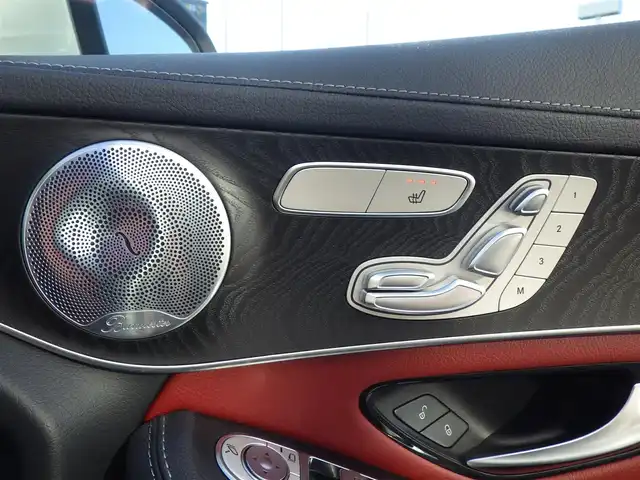 メルセデス・ベンツ ＧＬＣ３００ 4マチック AMGライン 千葉県 2020(令2)年 4.5万km ダイヤモンドホワイト 255/45R20/アクティブブレーキアシスト/アクティブレーンキーピングアシスト/レーンチェンジアシスト/ブラインドスポットアシスト/アテンションアシスト/ディストロニック/パノラミックスライディングルーフ/ブラックレザーシート/前席パワーシート/シートヒーター/純正ナビ/地デジTV/【Bluetooth接続】/360°カメラ/ドライブレコーダー（前後撮影）/革巻きステアリング/ステアリングスイッチ/パドルシフト/ETC/LEDヘッドライト/ウインカーミラー/パークトロニック/純正20インチアルミホイル/サイド/カーテンエアバッグ/キーレスゴー