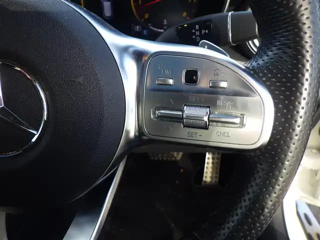 メルセデス・ベンツ ＧＬＣ３００ 4マチック AMGライン 千葉県 2020(令2)年 4.5万km ダイヤモンドホワイト 255/45R20/アクティブブレーキアシスト/アクティブレーンキーピングアシスト/レーンチェンジアシスト/ブラインドスポットアシスト/アテンションアシスト/ディストロニック/パノラミックスライディングルーフ/ブラックレザーシート/前席パワーシート/シートヒーター/純正ナビ/地デジTV/【Bluetooth接続】/360°カメラ/ドライブレコーダー（前後撮影）/革巻きステアリング/ステアリングスイッチ/パドルシフト/ETC/LEDヘッドライト/ウインカーミラー/パークトロニック/純正20インチアルミホイル/サイド/カーテンエアバッグ/キーレスゴー