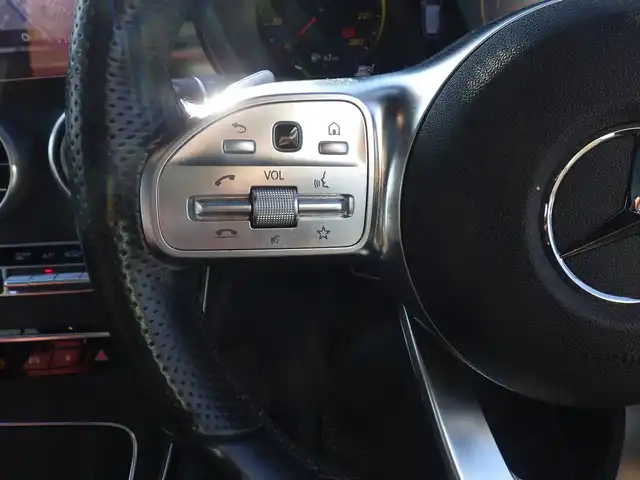メルセデス・ベンツ ＧＬＣ３００ 4マチック AMGライン 千葉県 2020(令2)年 4.5万km ダイヤモンドホワイト 255/45R20/アクティブブレーキアシスト/アクティブレーンキーピングアシスト/レーンチェンジアシスト/ブラインドスポットアシスト/アテンションアシスト/ディストロニック/パノラミックスライディングルーフ/ブラックレザーシート/前席パワーシート/シートヒーター/純正ナビ/地デジTV/【Bluetooth接続】/360°カメラ/ドライブレコーダー（前後撮影）/革巻きステアリング/ステアリングスイッチ/パドルシフト/ETC/LEDヘッドライト/ウインカーミラー/パークトロニック/純正20インチアルミホイル/サイド/カーテンエアバッグ/キーレスゴー