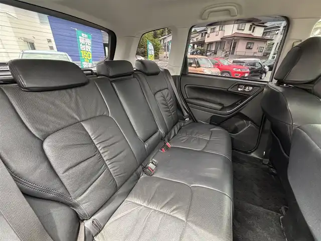スバル フォレスター 2．0XT アイサイト 熊本県 2013(平25)年 10.4万km アイスシルバーメタリック ワンオーナー/STI18インチアルミホイール/STIスタビライザー/STIタワーバー/STIシフトノブ/4WD/ターボ/社外メモリナビ(AVIC-ZH0009)/【フルセグTV/SD/Bluetooth/CD/DVD】/バックカメラ/衝突被害軽減システム/レーダークルーズコントロール/レーンキープアシスト/ダウンヒルアシストコントロール/ハーフレザシート/革調シートカバー/前席パワーシート/前席シートヒーター/PROVAブルーミラー/オートLEDライト/ビルトインETC/横滑り防止装置/盗難防止装置/純正フロアマット/プッシュスタート/スマートキー/スペアキー/ベンチシート/取扱説明書/保証書