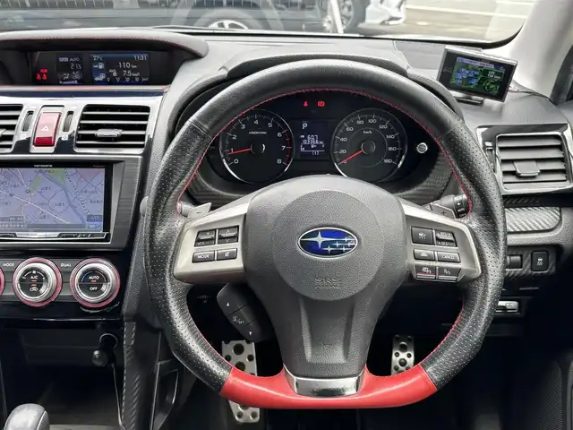 スバル フォレスター 2．0XT アイサイト 熊本県 2013(平25)年 10.4万km アイスシルバーメタリック ワンオーナー/STI18インチアルミホイール/STIスタビライザー/STIタワーバー/STIシフトノブ/4WD/ターボ/社外メモリナビ(AVIC-ZH0009)/【フルセグTV/SD/Bluetooth/CD/DVD】/バックカメラ/衝突被害軽減システム/レーダークルーズコントロール/レーンキープアシスト/ダウンヒルアシストコントロール/ハーフレザシート/革調シートカバー/前席パワーシート/前席シートヒーター/PROVAブルーミラー/オートLEDライト/ビルトインETC/横滑り防止装置/盗難防止装置/純正フロアマット/プッシュスタート/スマートキー/スペアキー/ベンチシート/取扱説明書/保証書
