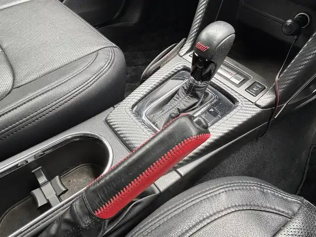 スバル フォレスター 2．0XT アイサイト 熊本県 2013(平25)年 10.4万km アイスシルバーメタリック ワンオーナー/STI18インチアルミホイール/STIスタビライザー/STIタワーバー/STIシフトノブ/4WD/ターボ/社外メモリナビ(AVIC-ZH0009)/【フルセグTV/SD/Bluetooth/CD/DVD】/バックカメラ/衝突被害軽減システム/レーダークルーズコントロール/レーンキープアシスト/ダウンヒルアシストコントロール/ハーフレザシート/革調シートカバー/前席パワーシート/前席シートヒーター/PROVAブルーミラー/オートLEDライト/ビルトインETC/横滑り防止装置/盗難防止装置/純正フロアマット/プッシュスタート/スマートキー/スペアキー/ベンチシート/取扱説明書/保証書