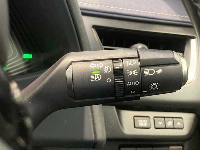 レクサス ＵＸ 250h バージョンC 熊本県 2019(平31)年 6.8万km ソニックチタニウム ・スマートキー/・プッシュスタート/・プリクラッシュセーフティ/・レーンデパーチャーアラート/・ブラインドスポットモニター/・パーキングサポートアラート/・道路標識アシスト/・先行車発進告知/・オートマチックハイビーム/・クルーズコントロール(追従式)/・レザーシート/・前席パワーシート/・前席シートヒーター/・ハンドルヒーター /・純正メモリナビ/　【BD・Bluetooth・USB・SD・AUX・MSV】/・フルセグTV/・バックカメラ/・ETC2.0/・ドライブレコーダー(前方録画)/・パワーバックドア/・LEDヘッドランプ/・LEDフォグランプ/・純正マット