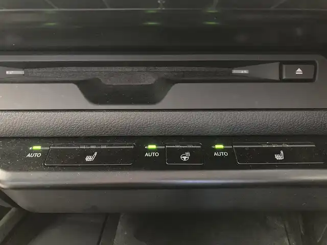 レクサス ＵＸ 250h バージョンC 熊本県 2019(平31)年 6.8万km ソニックチタニウム ・スマートキー/・プッシュスタート/・プリクラッシュセーフティ/・レーンデパーチャーアラート/・ブラインドスポットモニター/・パーキングサポートアラート/・道路標識アシスト/・先行車発進告知/・オートマチックハイビーム/・クルーズコントロール(追従式)/・レザーシート/・前席パワーシート/・前席シートヒーター/・ハンドルヒーター /・純正メモリナビ/　【BD・Bluetooth・USB・SD・AUX・MSV】/・フルセグTV/・バックカメラ/・ETC2.0/・ドライブレコーダー(前方録画)/・パワーバックドア/・LEDヘッドランプ/・LEDフォグランプ/・純正マット