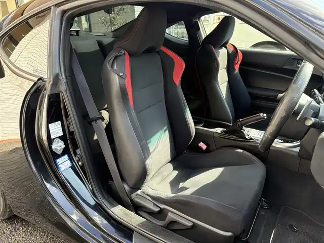 トヨタ ８６ GT 高知県 2014(平26)年 11.5万km クリスタルブラックシリカ (株)IDOMが運営する【じしゃロン高知店】の自社ローン対象車両になります。こちらは現金ご利用時の価格です。自社ローンご希望の方は別途その旨お申付け下さい。/社外アルミ　ドラレコ　パドルシフト　純正ナビ