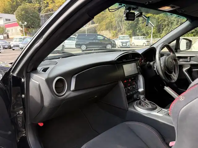 トヨタ ８６ GT 高知県 2014(平26)年 11.5万km クリスタルブラックシリカ (株)IDOMが運営する【じしゃロン高知店】の自社ローン対象車両になります。こちらは現金ご利用時の価格です。自社ローンご希望の方は別途その旨お申付け下さい。/社外アルミ　ドラレコ　パドルシフト　純正ナビ