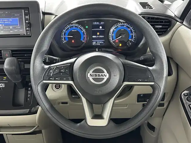 日産 ルークス X 佐賀県 2021(令3)年 2.4万km フローズンバニラパール/アッシュブラウンM 純正7インチナビ/AM/FM/CD/BT/フルセグTV/アラウンドビューモニター/片側パワースライドドア/エマージェンシーブレーキ/ステアリングスイッチ/コーナーセンサー/車線逸脱防止機能/オートマチックハイビーム/後席サンシェード/純正フロアマット/前方ドライブレコーダー/サーキュレーター