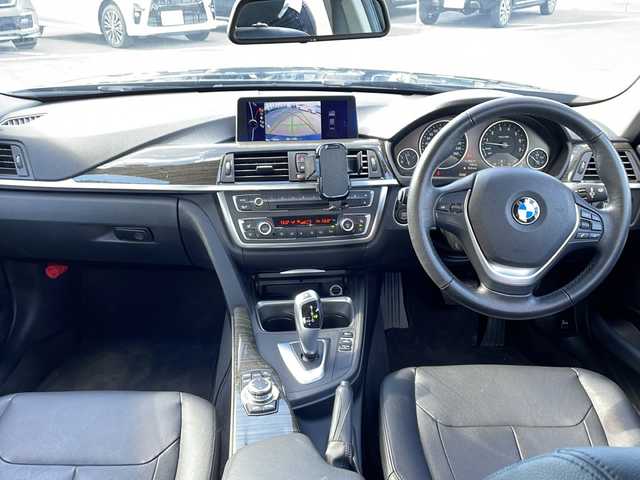 ＢＭＷ ３２０ｉ ラグジュアリー 新潟県 2012(平24)年 2.6万km 黒 黒革シート/純正メモリナビ/(BT/AM/FM/CD/DVD/フルセグTV/)/クルーズコントロール/スタッドレスタイヤ/メモリーパワーシート(運転席)/パワーシート(助手席)/シートヒーター(前席)/ABS/横滑り防止装置/盗難防止装置/アイドリングストップ/ステアリングスイッチ/スペアキー １本/電動格納ミラー