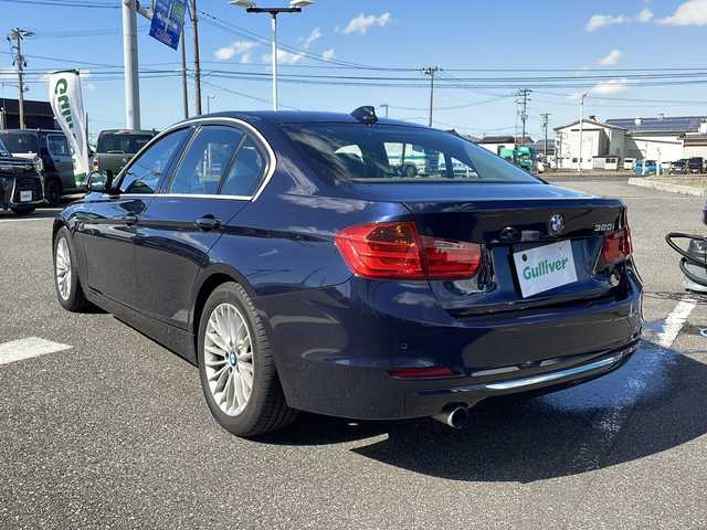 ＢＭＷ ３２０ｉ ラグジュアリー 新潟県 2012(平24)年 2.6万km 黒 黒革シート/純正メモリナビ/(BT/AM/FM/CD/DVD/フルセグTV/)/クルーズコントロール/スタッドレスタイヤ/メモリーパワーシート(運転席)/パワーシート(助手席)/シートヒーター(前席)/ABS/横滑り防止装置/盗難防止装置/アイドリングストップ/ステアリングスイッチ/スペアキー １本/電動格納ミラー