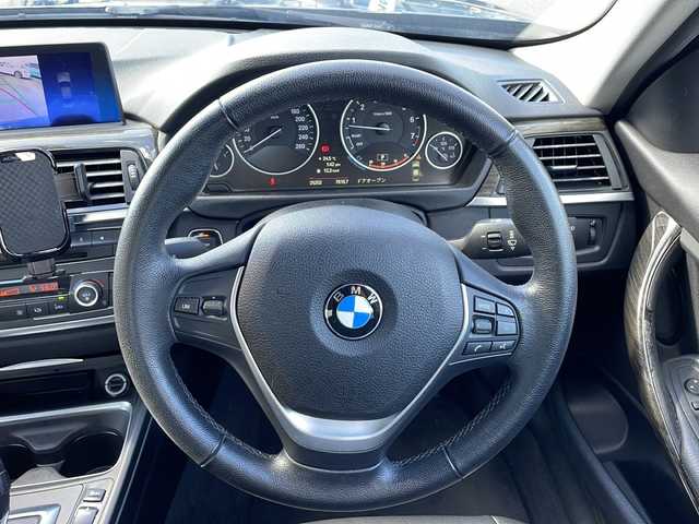 ＢＭＷ ３２０ｉ ラグジュアリー 新潟県 2012(平24)年 2.6万km 黒 黒革シート/純正メモリナビ/(BT/AM/FM/CD/DVD/フルセグTV/)/クルーズコントロール/スタッドレスタイヤ/メモリーパワーシート(運転席)/パワーシート(助手席)/シートヒーター(前席)/ABS/横滑り防止装置/盗難防止装置/アイドリングストップ/ステアリングスイッチ/スペアキー １本/電動格納ミラー