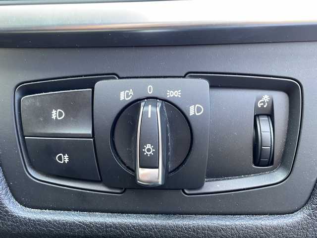 ＢＭＷ ３２０ｉ ラグジュアリー 新潟県 2012(平24)年 2.6万km 黒 黒革シート/純正メモリナビ/(BT/AM/FM/CD/DVD/フルセグTV/)/クルーズコントロール/スタッドレスタイヤ/メモリーパワーシート(運転席)/パワーシート(助手席)/シートヒーター(前席)/ABS/横滑り防止装置/盗難防止装置/アイドリングストップ/ステアリングスイッチ/スペアキー １本/電動格納ミラー