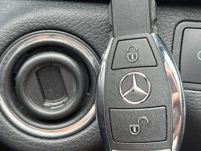 メルセデス・ベンツ Ｃ１８０ ブルーエフィシェンシー ワゴン 愛知県 2013(平25)年 5万km オブシディアンブラック 純正HDDナビゲーション/Bluetooth・AM・FM・DVD・CD/バックカメラ/前席パワーシート/クルーズコントロール/本革ステアリング/ルーフレール/ステアリングスイッチ/HIDヘッドライト/ETC/キーレスゴー/プッシュスタート/ISOFIX/フォグランプ/オートライト/オートハイビーム/USBポート/センターコンソール/純正フロアマット/スペアキー/保証書/取扱説明書/点検整備記録簿H26-R4 R6