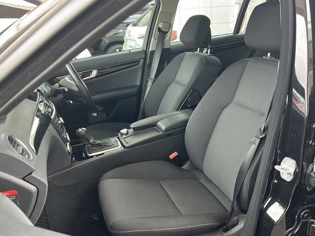 メルセデス・ベンツ Ｃ１８０ ブルーエフィシェンシー ワゴン 愛知県 2013(平25)年 5万km オブシディアンブラック 純正HDDナビゲーション/Bluetooth・AM・FM・DVD・CD/バックカメラ/前席パワーシート/クルーズコントロール/本革ステアリング/ルーフレール/ステアリングスイッチ/HIDヘッドライト/ETC/キーレスゴー/プッシュスタート/ISOFIX/フォグランプ/オートライト/オートハイビーム/USBポート/センターコンソール/純正フロアマット/スペアキー/保証書/取扱説明書/点検整備記録簿H26-R4 R6