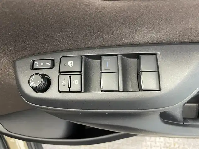 トヨタ ヤリスクロス Z 鹿児島県 2020(令2)年 3.3万km ブラックマイカ/ベージュ 2トーン 禁煙車　/ナビ機能付きディスプレイオーディオ　/・Ｂｌｕｅｔｏｏｔｈ　/・AM/FM/ビルドインＥＴＣ　/バックカメラ　/電動パーキングブレーキ　/オートホールド　/オートマチックハイビーム　/ハーフレザーシート　/シートヒーター/前後コーナーセンサー/フロントフォグ/純正アルミ/電格ミラー