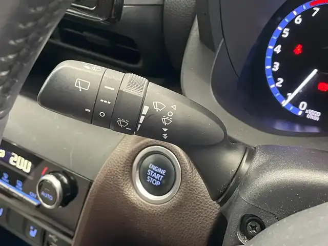 トヨタ ヤリスクロス Z 鹿児島県 2020(令2)年 3.3万km ブラックマイカ/ベージュ 2トーン 禁煙車　/ナビ機能付きディスプレイオーディオ　/・Ｂｌｕｅｔｏｏｔｈ　/・AM/FM/ビルドインＥＴＣ　/バックカメラ　/電動パーキングブレーキ　/オートホールド　/オートマチックハイビーム　/ハーフレザーシート　/シートヒーター/前後コーナーセンサー/フロントフォグ/純正アルミ/電格ミラー