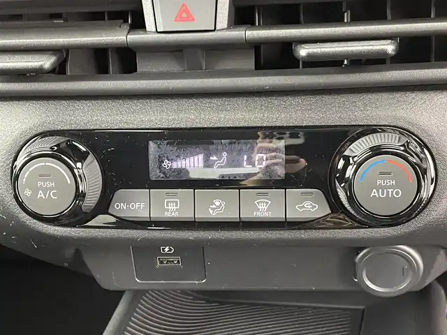 日産 ノート X 群馬県 2021(令3)年 4.1万km ピュアホワイトパール エマージェンシーブレーキサポート　全方位運転支援システム　ＬＥＤオートライト　オートハイビーム　電子パーキング　オートブレーキホールド　スマートキー　プッシュスタート　コーナーセンサー　禁煙車